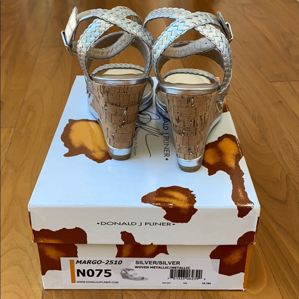 Donald Pliner sandals - Picture 10 of 16